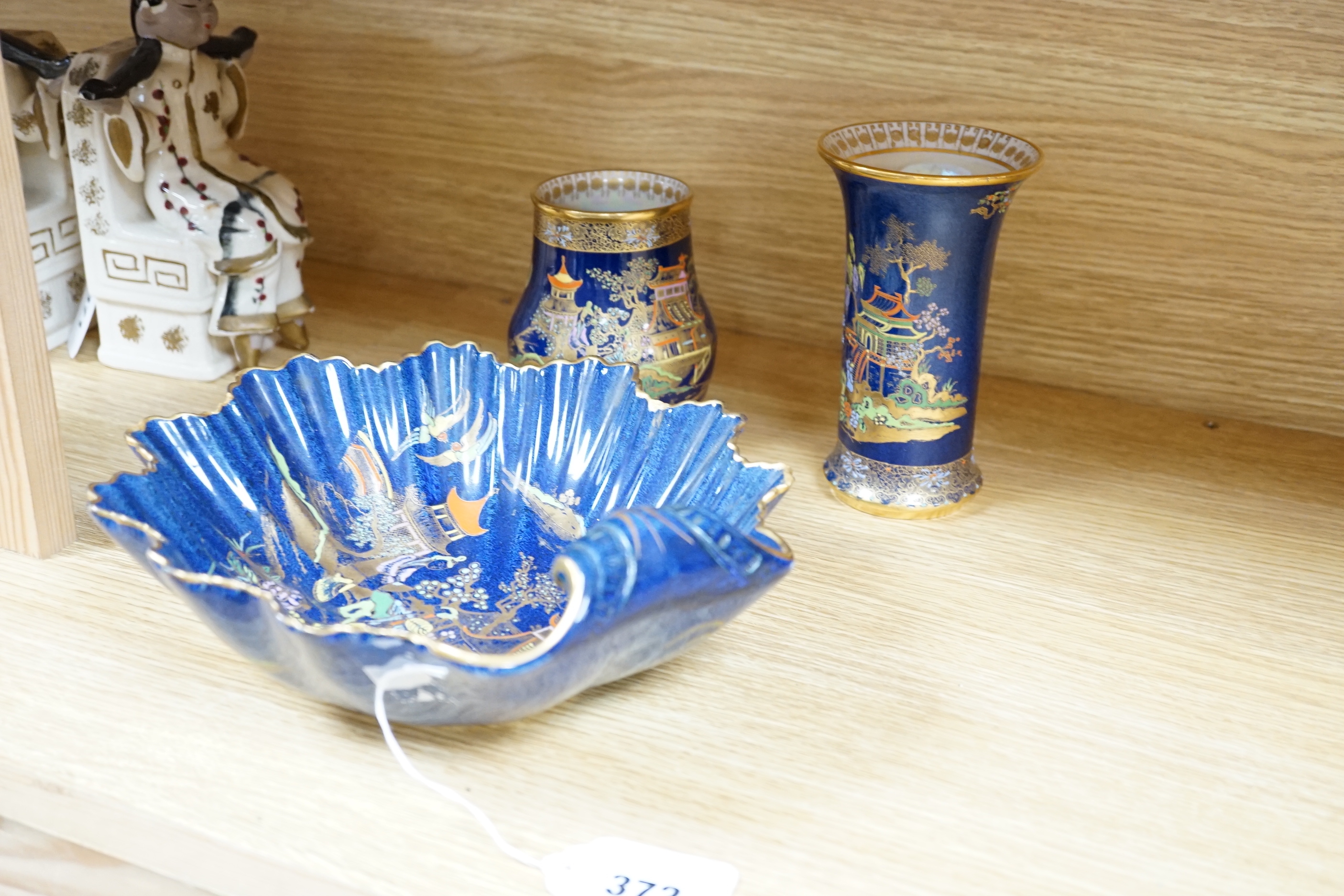 A group of Carltonware Mikado pattern wares to include a scalloped bowl, a twin handled bowl, two vases, small bowl, square dish and an oval dish, tallest vase 15cm (7)